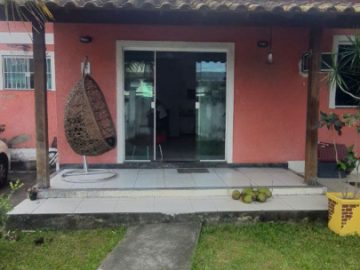 Bela e Confort�vel Casa em Condom�nio Fechado.